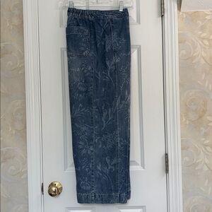 Talbots Wide Crop Jeans in Ocean Flora Design. EUC